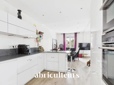 Maison familiale 4 chambres rénovée avec grand jardin, dépendances et stationnements – Argenteuil, secteur calme et recherché