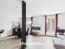 Maison familiale 4 chambres rénovée avec grand jardin, dépendances et stationnements – Argenteuil, secteur calme et recherché