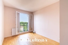 Appartement 4 pièces<span></span>79 m²<span></span>balcon, parking et cave<span></span>Villeneuve-la-Garenne