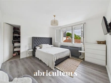 COUP DE CŒUR – Maison familiale rénovée avec jardin, terrasses, piscine et sous-sol