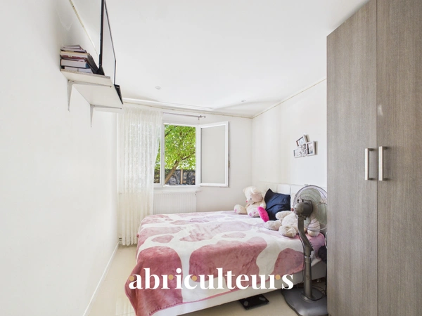 Maison familiale de plain pied<span></span>5 chambres<span></span>134 m² <span></span>avec jardin, terrasse et 3 stationnements — Bezons