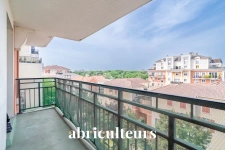 Appartement 4 pièces<span></span>79 m²<span></span>balcon, parking et cave<span></span>Villeneuve-la-Garenne