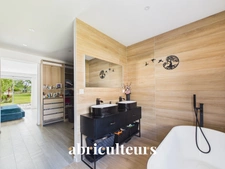 Maison d'architecte récente de plain pied<span></span>vue dégagée sur nature