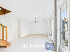 À Gennevilliers, maison familiale avec jardin, terrasse, garage et 4 chambres, à proximité du RER C et du tram T1.