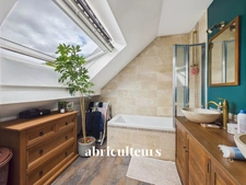 XCLUSIVITÉ<span></span>Maison familiale rénovée avec jardin arboré