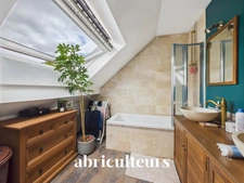 XCLUSIVITÉ<span></span>Maison familiale rénovée avec jardin arboré