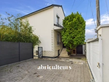 Maison familiale 4 chambres rénovée avec grand jardin, dépendances et stationnements – Argenteuil, secteur calme et recherché