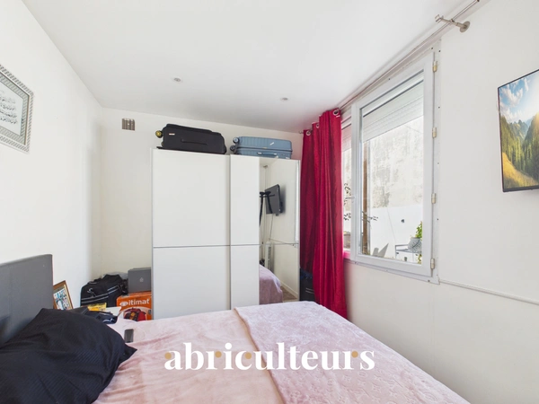 Maison familiale de plain pied<span></span>5 chambres<span></span>134 m² <span></span>avec jardin, terrasse et 3 stationnements — Bezons