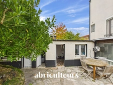 Maison familiale 4 chambres rénovée avec grand jardin, dépendances et stationnements – Argenteuil, secteur calme et recherché