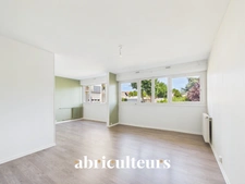 Appartement traversant avec loggia, parking et cave en vente au Plessis-Bouchard 95130