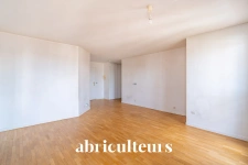 Appartement 4 pièces<span></span>79 m²<span></span>balcon, parking et cave<span></span>Villeneuve-la-Garenne