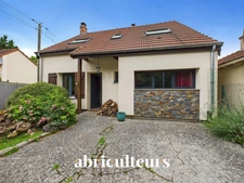 XCLUSIVITÉ<span></span>Maison familiale rénovée avec jardin arboré