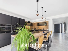 Maison d'architecte récente de plain pied<span></span>vue dégagée sur nature