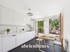 À Gennevilliers, maison familiale avec jardin, terrasse, garage et 4 chambres, à proximité du RER C et du tram T1.