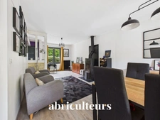 XCLUSIVITÉ<span></span>Maison familiale rénovée avec jardin arboré