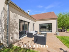 Maison d'architecte récente de plain pied<span></span>vue dégagée sur nature