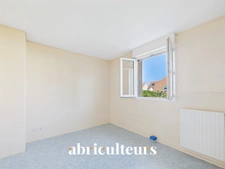 À Gennevilliers, maison familiale avec jardin, terrasse, garage et 4 chambres, à proximité du RER C et du tram T1.