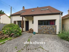 XCLUSIVITÉ<span></span>Maison familiale rénovée avec jardin arboré