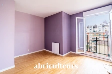 Appartement 4 pièces<span></span>79 m²<span></span>balcon, parking et cave<span></span>Villeneuve-la-Garenne