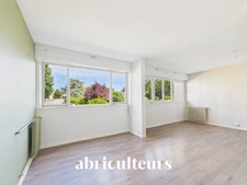Appartement traversant avec loggia, parking et cave en vente au Plessis-Bouchard 95130