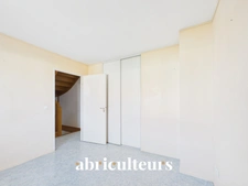À Gennevilliers, maison familiale avec jardin, terrasse, garage et 4 chambres, à proximité du RER C et du tram T1.