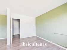 Appartement traversant avec loggia, parking et cave en vente au Plessis-Bouchard 95130