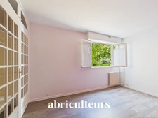 Appartement traversant avec loggia, parking et cave en vente au Plessis-Bouchard 95130