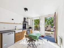 À Gennevilliers, maison familiale avec jardin, terrasse, garage et 4 chambres, à proximité du RER C et du tram T1.