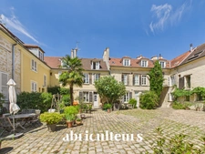 Maison Historique de Charme 103 m² – Cour Pavée & Terrasse – en vente à Le Pecq (78230)