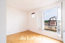 Appartement 4 pièces<span></span>79 m²<span></span>balcon, parking et cave<span></span>Villeneuve-la-Garenne