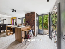 XCLUSIVITÉ<span></span>Maison familiale rénovée avec jardin arboré