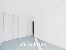 À Gennevilliers, maison familiale avec jardin, terrasse, garage et 4 chambres, à proximité du RER C et du tram T1.
