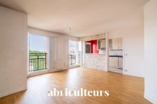 Appartement 4 pièces<span></span>79 m²<span></span>balcon, parking et cave<span></span>Villeneuve-la-Garenne