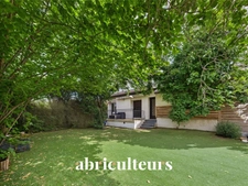 COUP DE CŒUR – Maison familiale rénovée avec jardin, terrasses, piscine et sous-sol