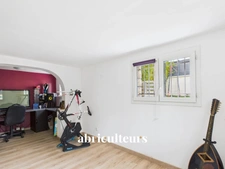 Maison familiale 4 chambres rénovée avec grand jardin, dépendances et stationnements – Argenteuil, secteur calme et recherché