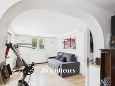 Maison familiale 4 chambres rénovée avec grand jardin, dépendances et stationnements – Argenteuil, secteur calme et recherché