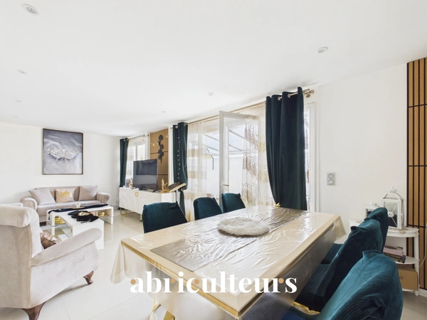 Maison familiale de plain pied<span></span>5 chambres<span></span>134 m² <span></span>avec jardin, terrasse et 3 stationnements — Bezons