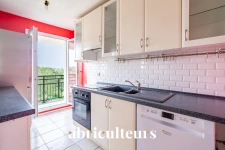 Appartement 4 pièces<span></span>79 m²<span></span>balcon, parking et cave<span></span>Villeneuve-la-Garenne