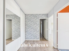 Appartement traversant avec loggia, parking et cave en vente au Plessis-Bouchard 95130