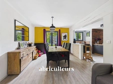 XCLUSIVITÉ<span></span>Maison familiale rénovée avec jardin arboré