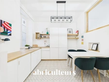 Bureau idéalement placé au pied de la place Viarme<span></span>Cachet de l'ancien