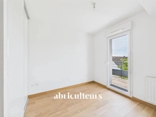 Appartement T3 baigné de lumière en parfait état<span></span>Ascenseur, balcon et stationnement<span></span>44 rue Théophile Guillou à SAINT-HERBLAIN 44800