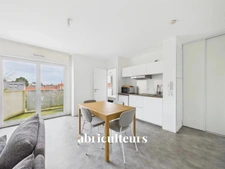 Joli deux pièces en parfait état - Immeuble moderne, ascenseur, balcon et parking - bd Emile Gabory à Nantes 44200