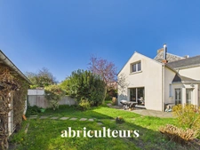 Maison 2 chambres sur les bords de Loire<span></span>Jardin, garage, parcelle de 300m²<span></span>place Jean Saillant à Indre