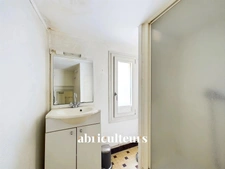 Emplacement premium, cour Cambronne<span></span>T1 bis à rénover dans un splendide immeuble ancien<span></span>17 rue de Fourcroy à Nantes 44000