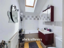 Maison moderne dans un environnement calme et boisé<span></span>3 chambres et de jolis extérieurs baignés de lumière<span></span>Rue du Jura 44840 Les Sorinières