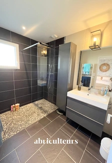 Maison moderne en parfait état - 147m², 4 chambres, jardin, garage - rue Alphonse de Lamartine à Sautron 44880