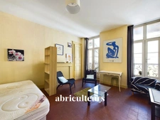 Emplacement premium, cour Cambronne<span></span>T1 bis à rénover dans un splendide immeuble ancien<span></span>17 rue de Fourcroy à Nantes 44000