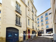 Emplacement premium, cour Cambronne<span></span>T1 bis à rénover dans un splendide immeuble ancien<span></span>17 rue de Fourcroy à Nantes 44000