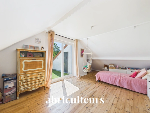 Très belle maison familiale à vendre à Sautron<span></span>Grand jardin, terrasse avec piscine, 4 chambres<span></span>Sautron 44880